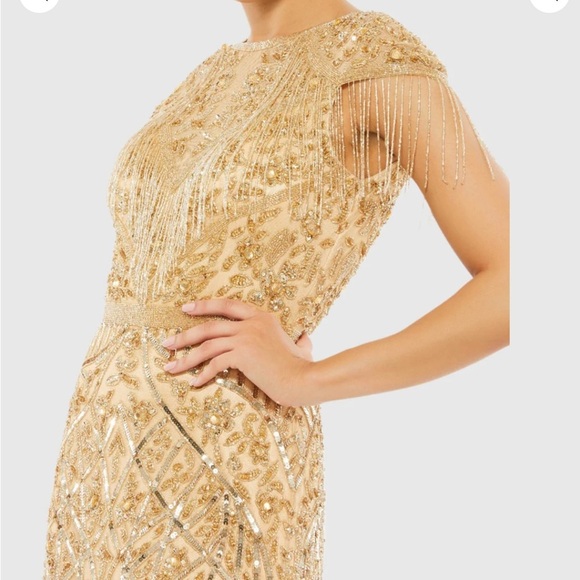 MAC DUGGAL
Gold Embellished Fringe Cap Sleeve Trumpet
Gown | 4715 | 6 - Picture 2 of 14